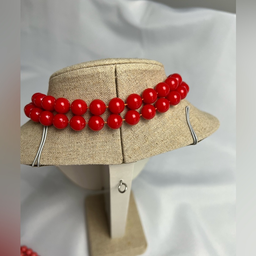 Four Fashion Necklaces - Picture 4 of 9